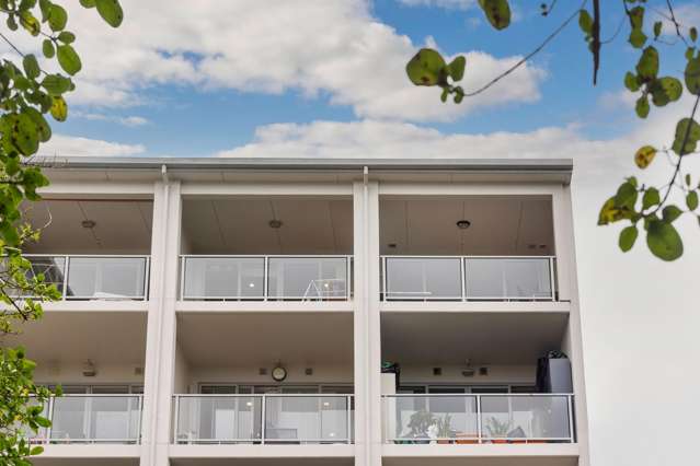 Top Floor with 2 Side by Side Garaging