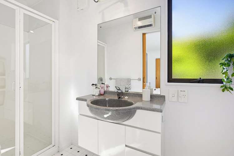 19 Derry Hill Churton Park_14