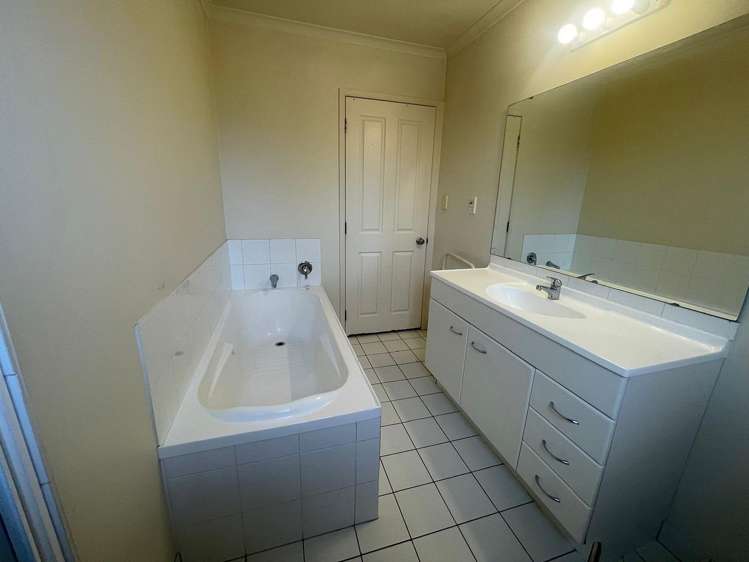 3 Dainton Place New Lynn_12