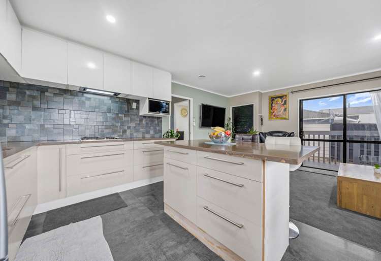 2/33 Seaward Place Wattle Downs_14