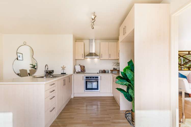 2/7 Romulus Place Totara Vale_9