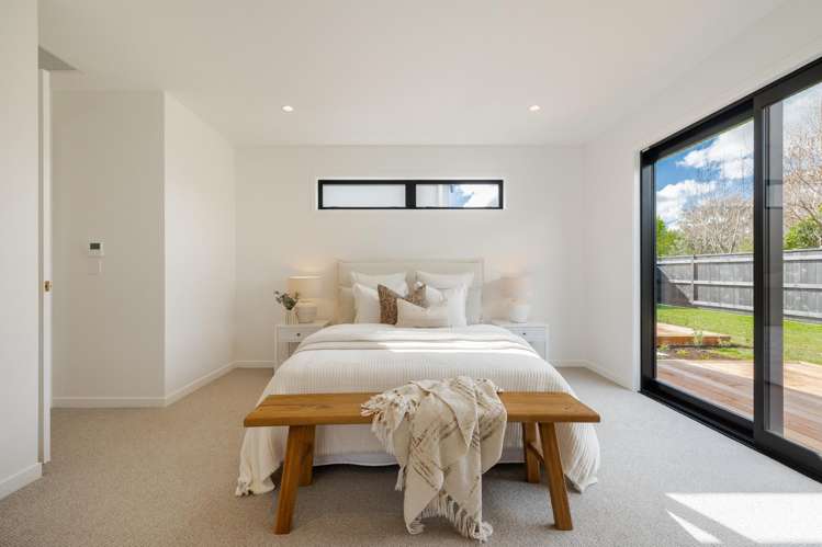 6 Parkside Avenue (off Roots Street East) Feilding_12