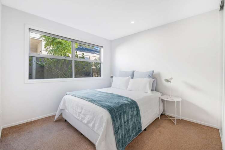 8a Beach Road Manly_12