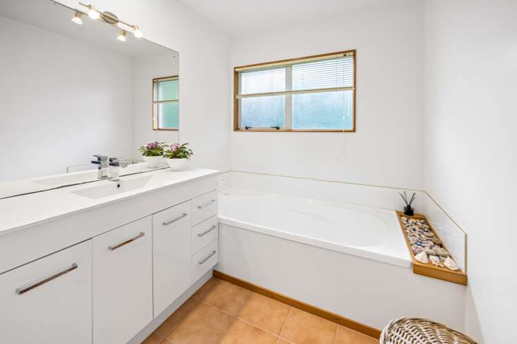 25 Woodfern Crescent Titirangi_20