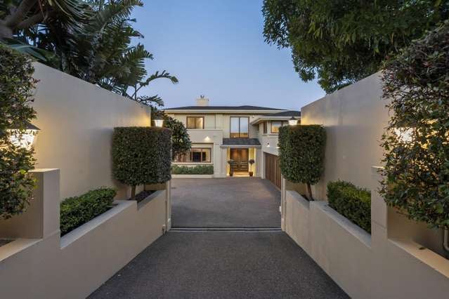 COASTAL LUXURY AT ITS FINEST - IGNORE CV