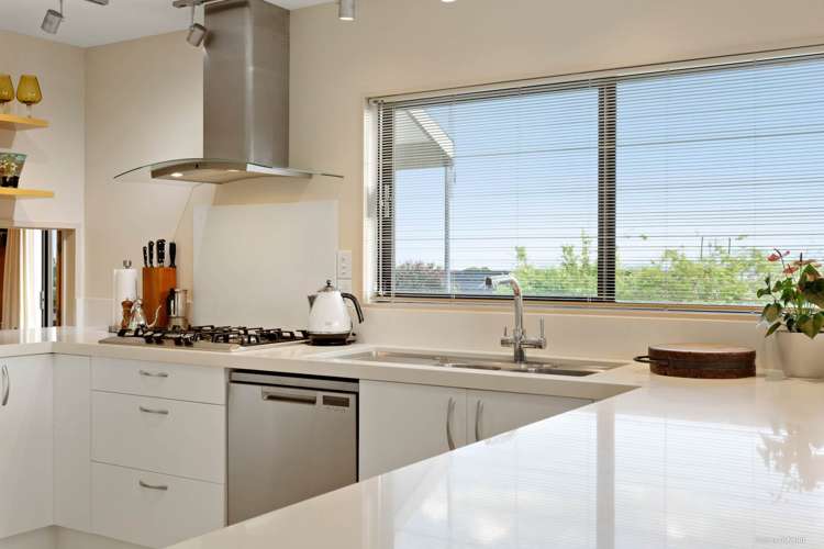 3 Poaka Place Beach Haven_11