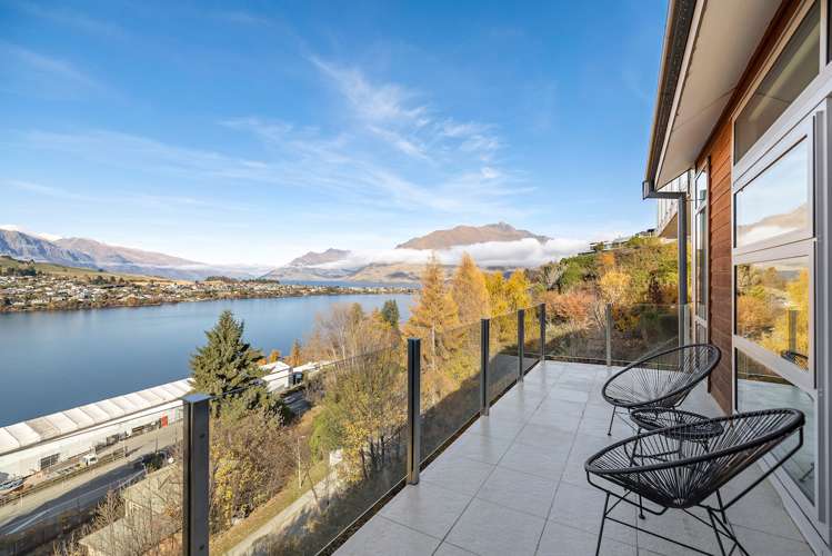 2/11 Gum Lane Queenstown_7