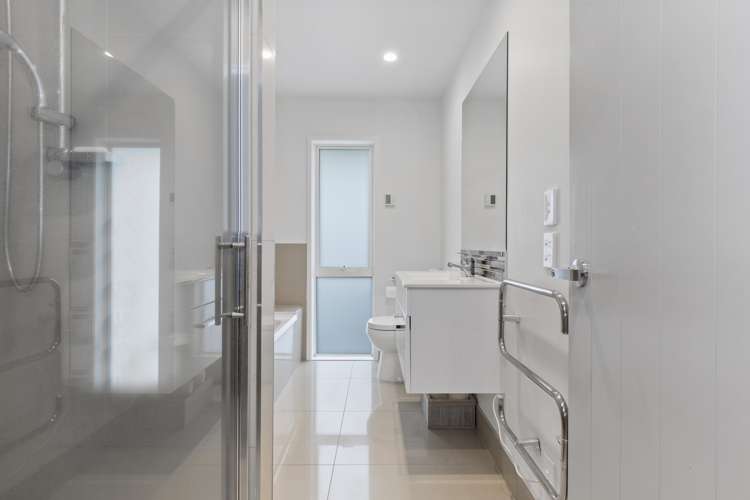 1 Benmore Crescent Pyes Pa_12