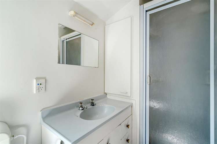 51 Queen Mary Avenue New Lynn_25