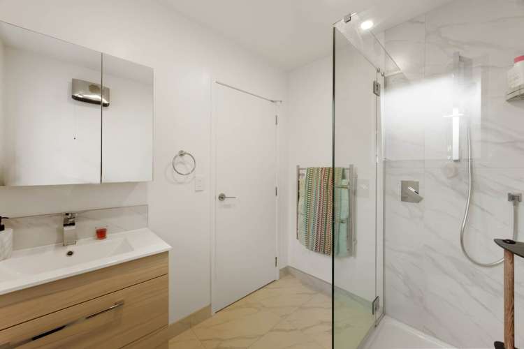 7/10 Fathom Place Te Atatu Peninsula_11