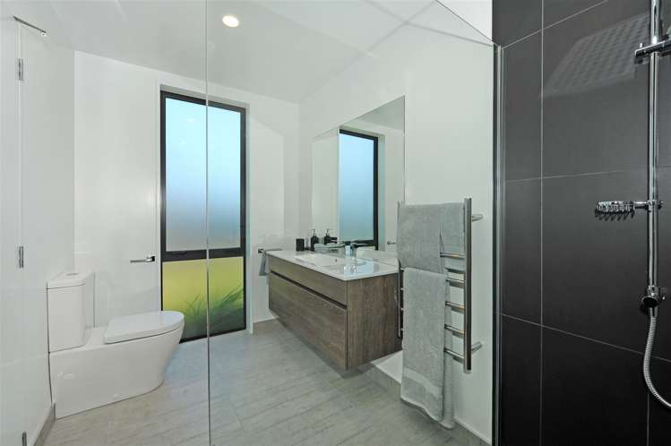 53 Vernon Drive Lincoln_26