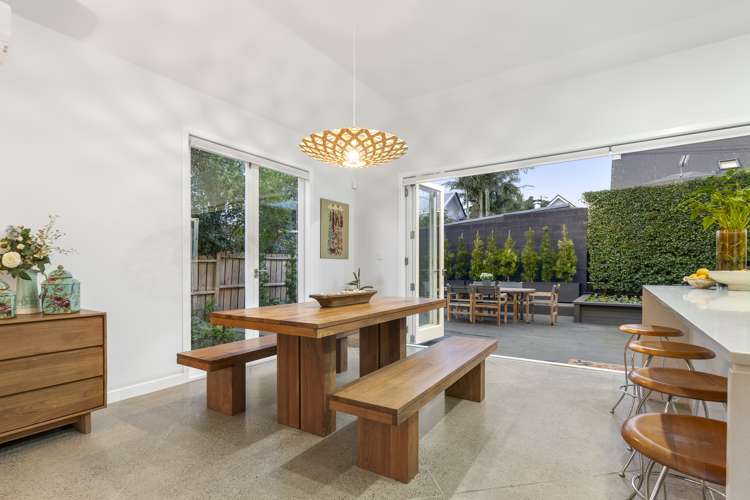 2 Ascot Avenue Narrow Neck_7