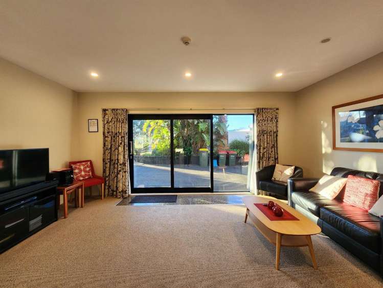 2/1152a South Road Oakura_10