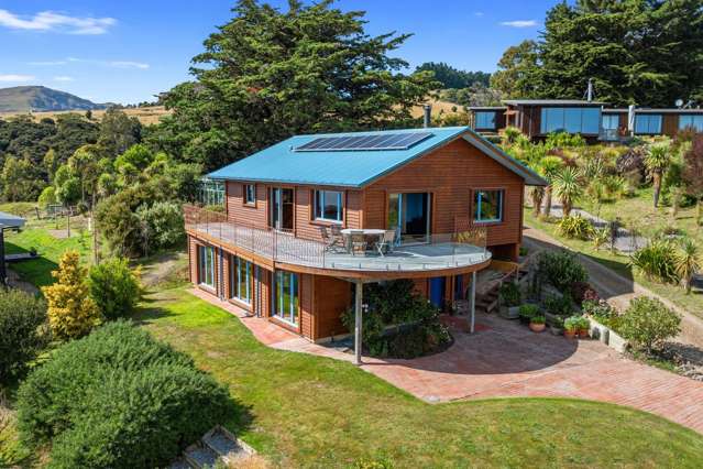 CHARTERIS BAY - THREE BEDS, LOG FIRE, SEA VIEWS