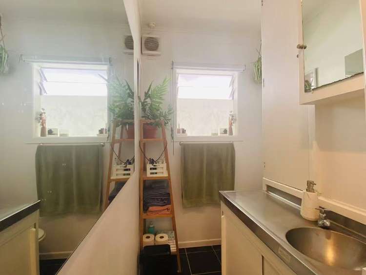 67 St Vincent Ave 1776_7