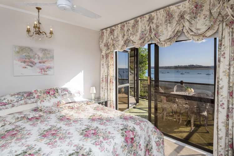 84 The Parade Island Bay_9