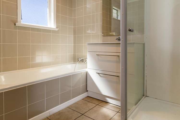 4 Charles Street Carterton_16