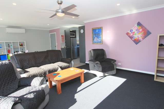 18 Harvard Road Burleigh_4