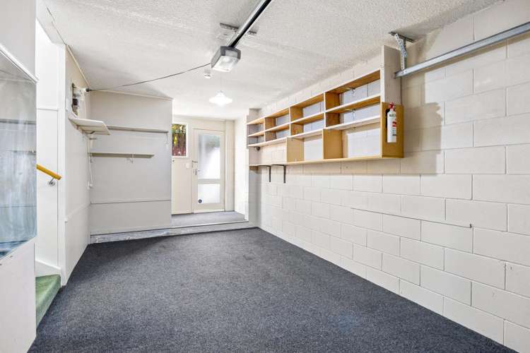 2/4 Aylmer Court Eastern Beach_15