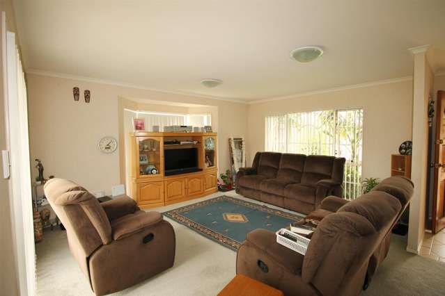 69 Medvale Avenue Flat Bush_2