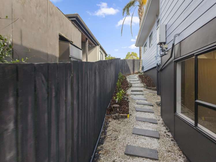 47 Amorino Drive Red Beach_32