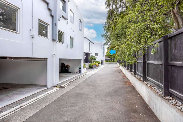 2/100 Rossall Street Merivale_12