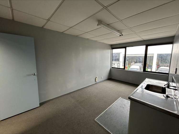 2/4 Kellow Place Wiri_5