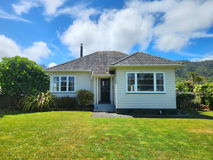 33 Firth Street Cobden_23