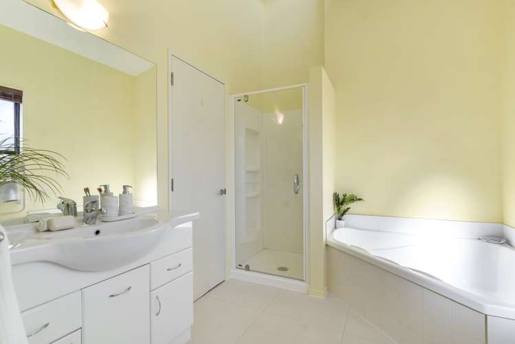 14 Danica Esplanade Te Atatu Peninsula_18