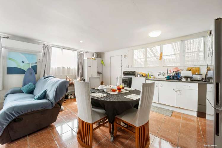 8 Sabot Place Massey_12