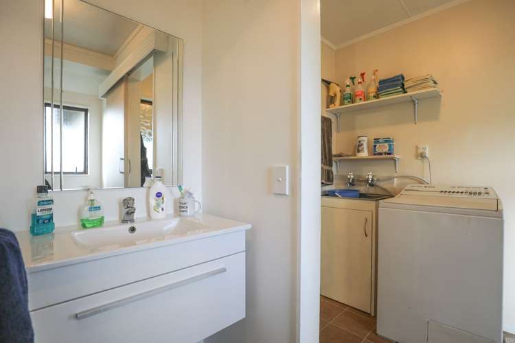 2/153 Spa Road Taupo_12