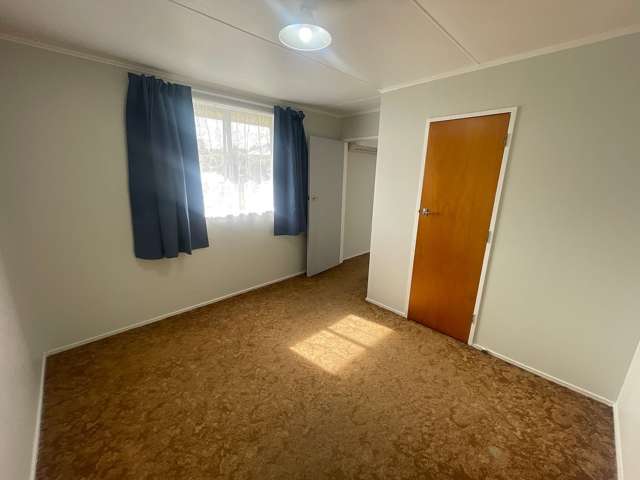 Sunny 2-Bed Unit + 2 Car Parks
