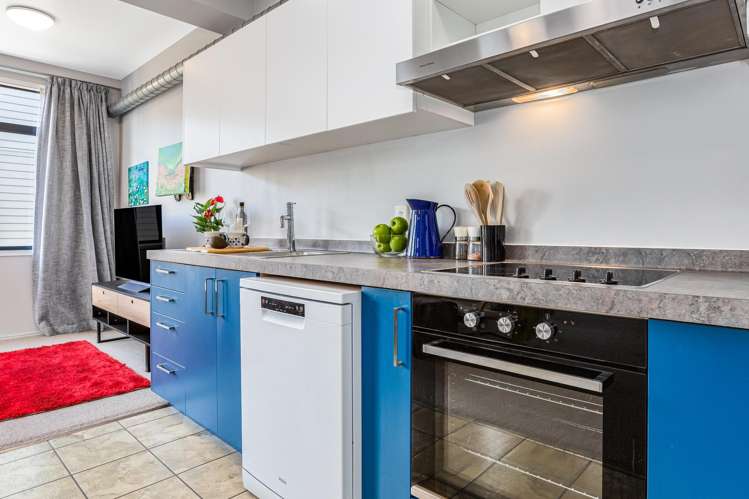 2/7 Hanson Street Mount Cook_16