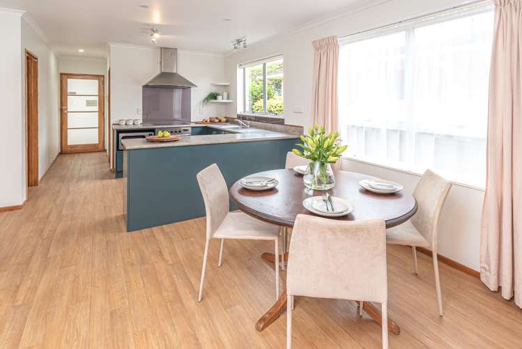 43 Exeter Crescent Springvale_5