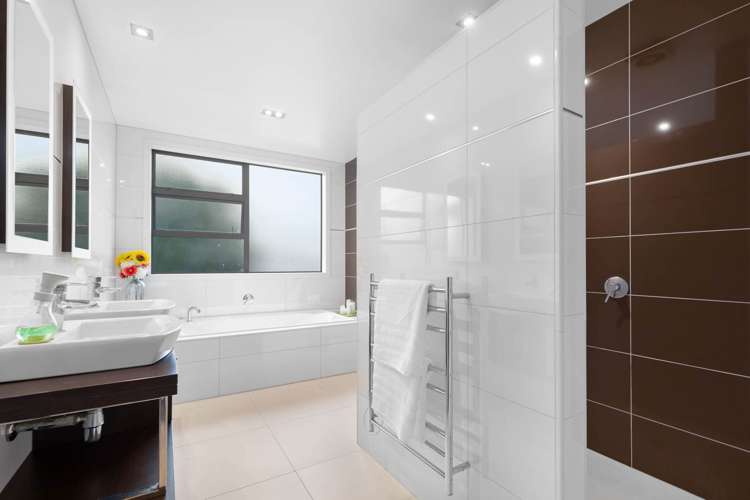 17 Courtneys West Harbour_12