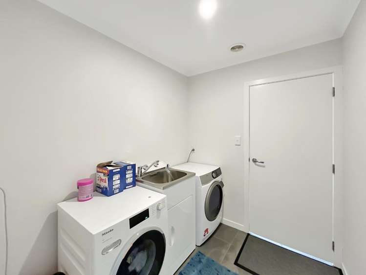 19 Gibraltar Way 10930_11