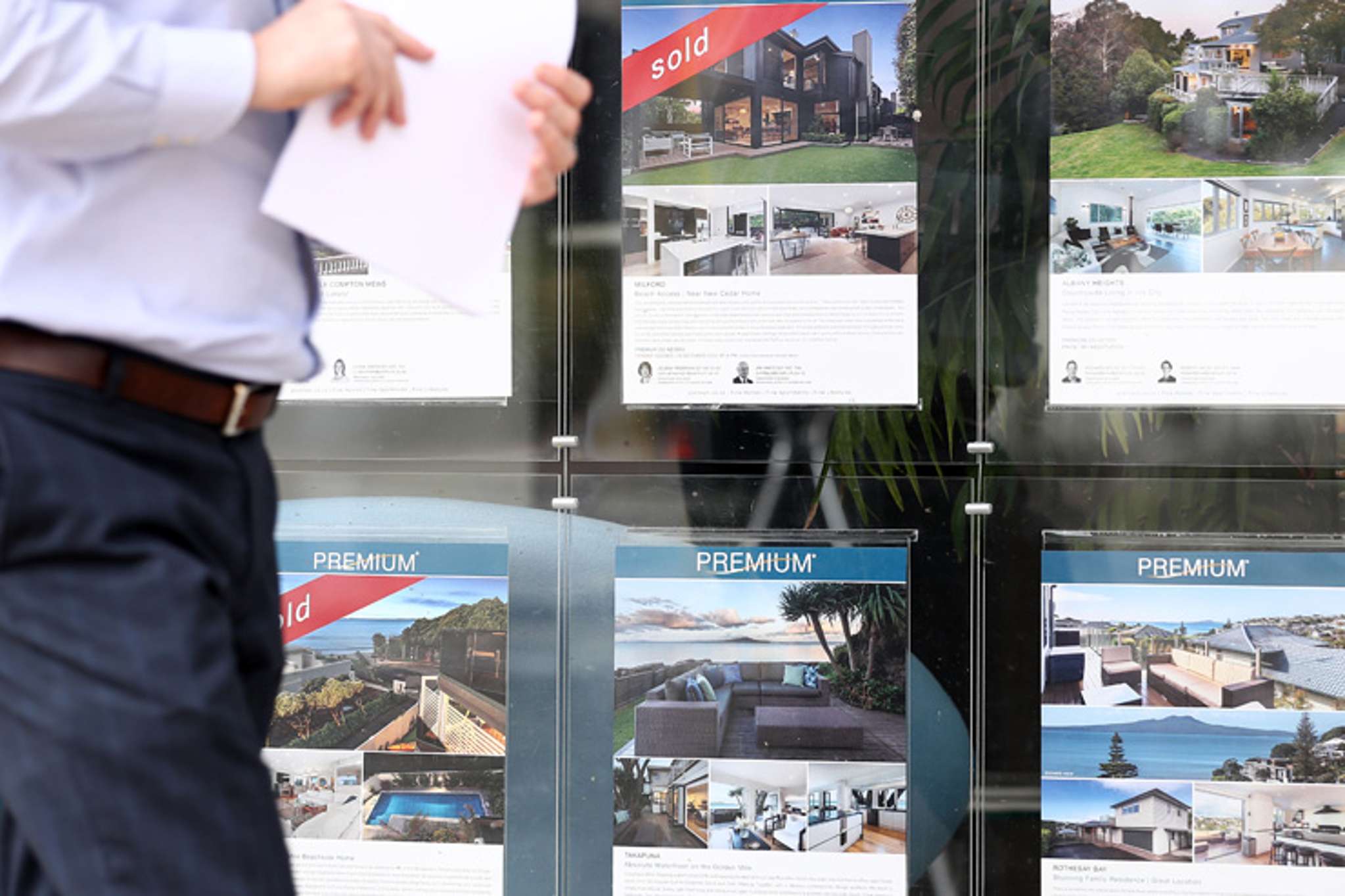 Hordes of expats buying sight unseen: The spread of a new house price myth