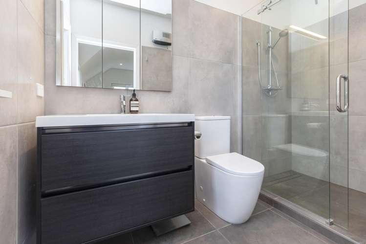 111 St Andrews Square Strowan_15