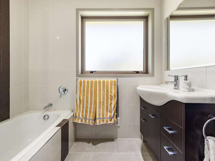 22 Splitt Avenue Glenview_12