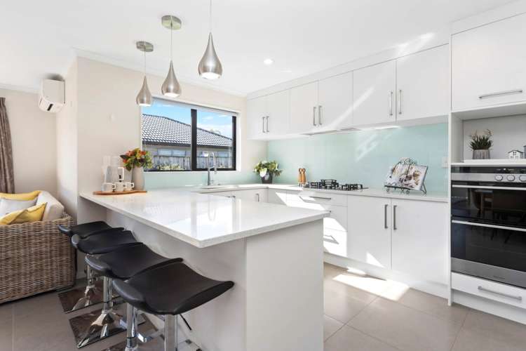 8 Iwinuku Crescent Wattle Downs_2