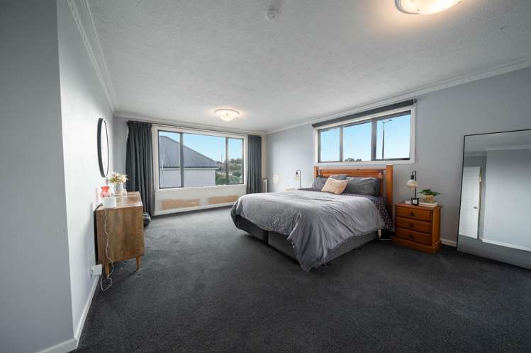 708 Queens Drive Waikiwi_11