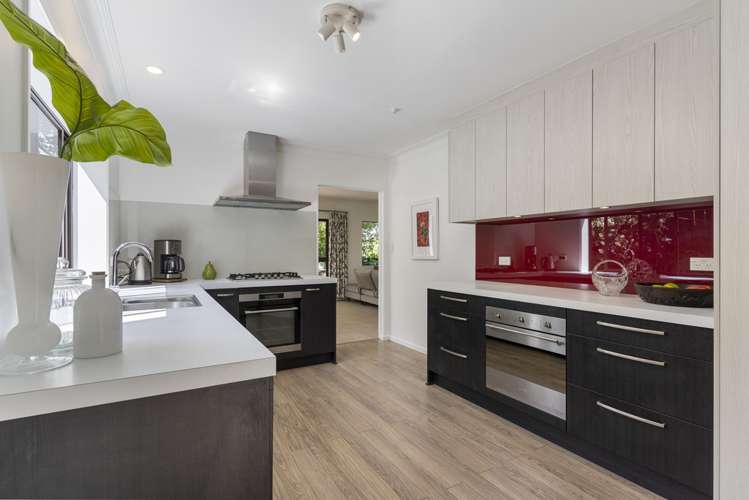 27 Lexington Drive Botany Downs_10