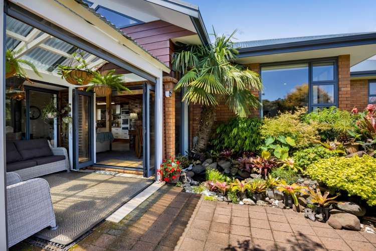 9 Elizabeth Grove Stratford_17