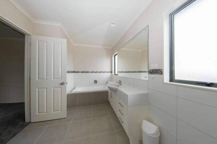 8 Powercourt Drive Flat Bush_2