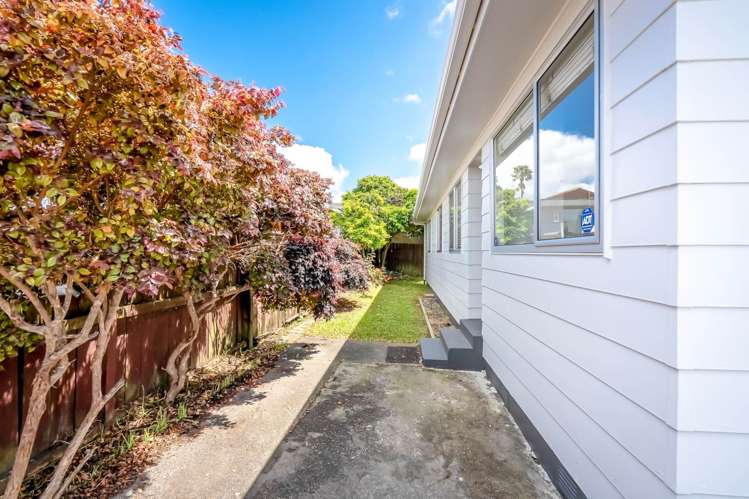 2/3 Edwin Freeman Place Ranui_12