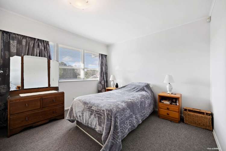 2/2 Paul Place Pakuranga_9
