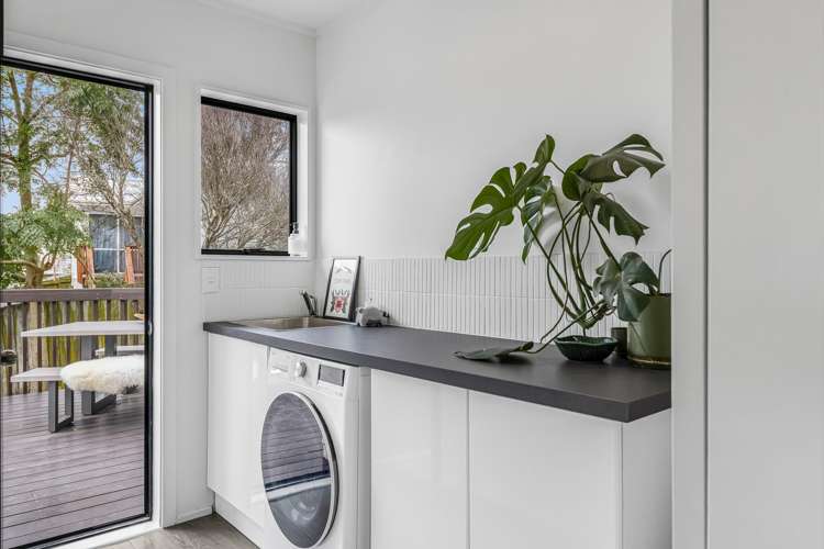 2/69 Trias Road Totara Vale_13