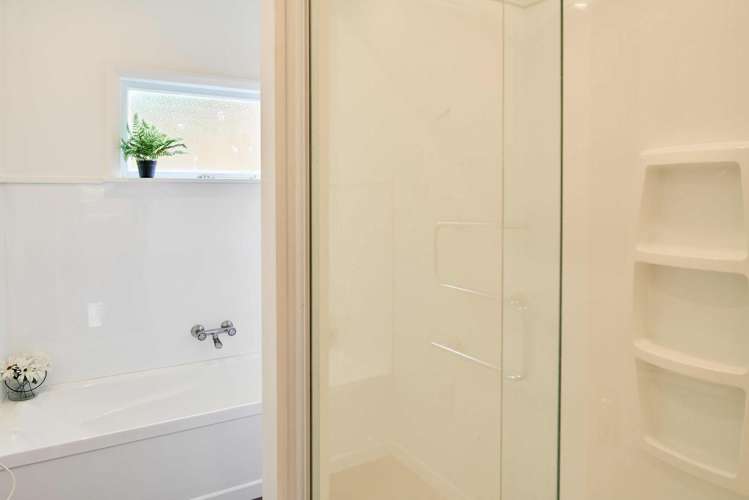 25 Kiriwai Road Paremata_10