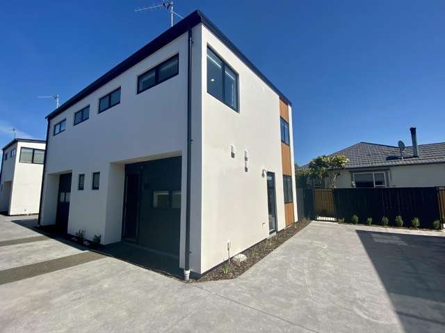 Charming 2 Bedroom, 2 Bathroom Townhouse