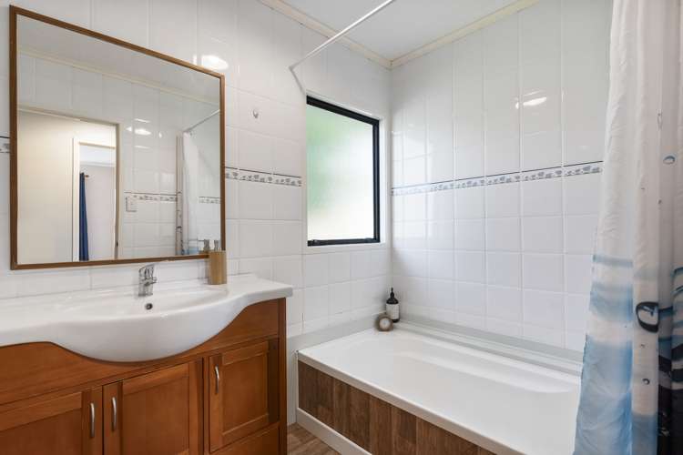 6 Lowell Place Massey_16